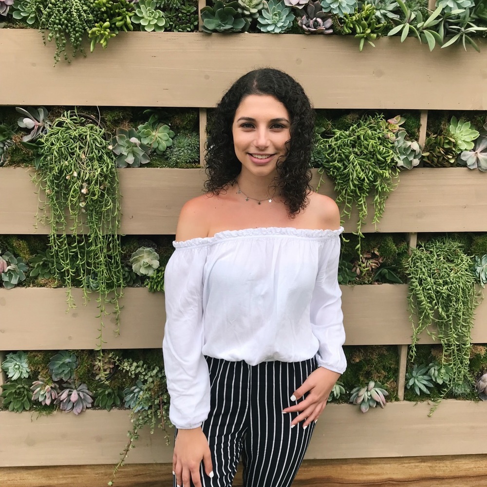 Meet your Posher, Daniella